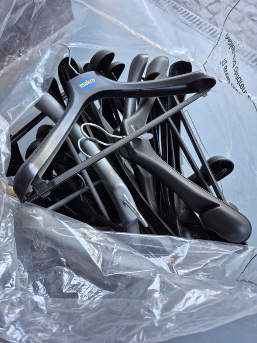 Oddam wieszaki duże na ubrania dla dorosłych za darmo