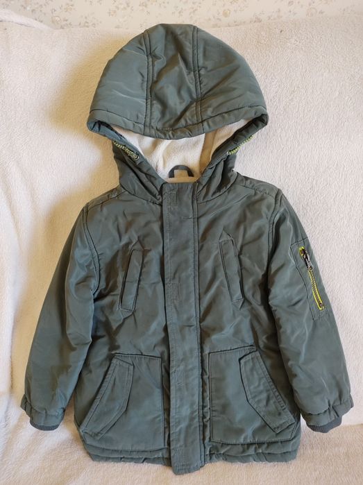 Продам детскую демисезонную куртку