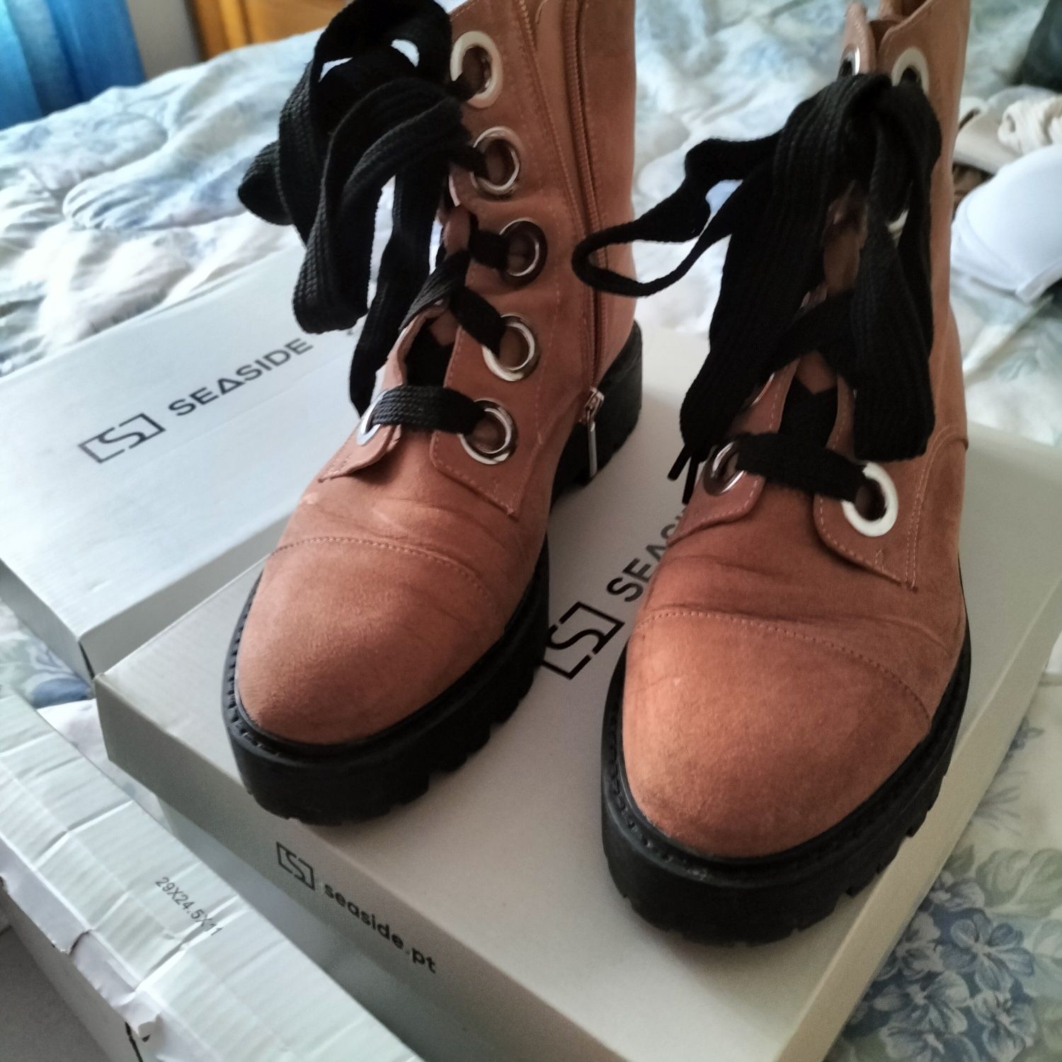 Vendo botas de senhora, Zona Estefânia, Lisboa