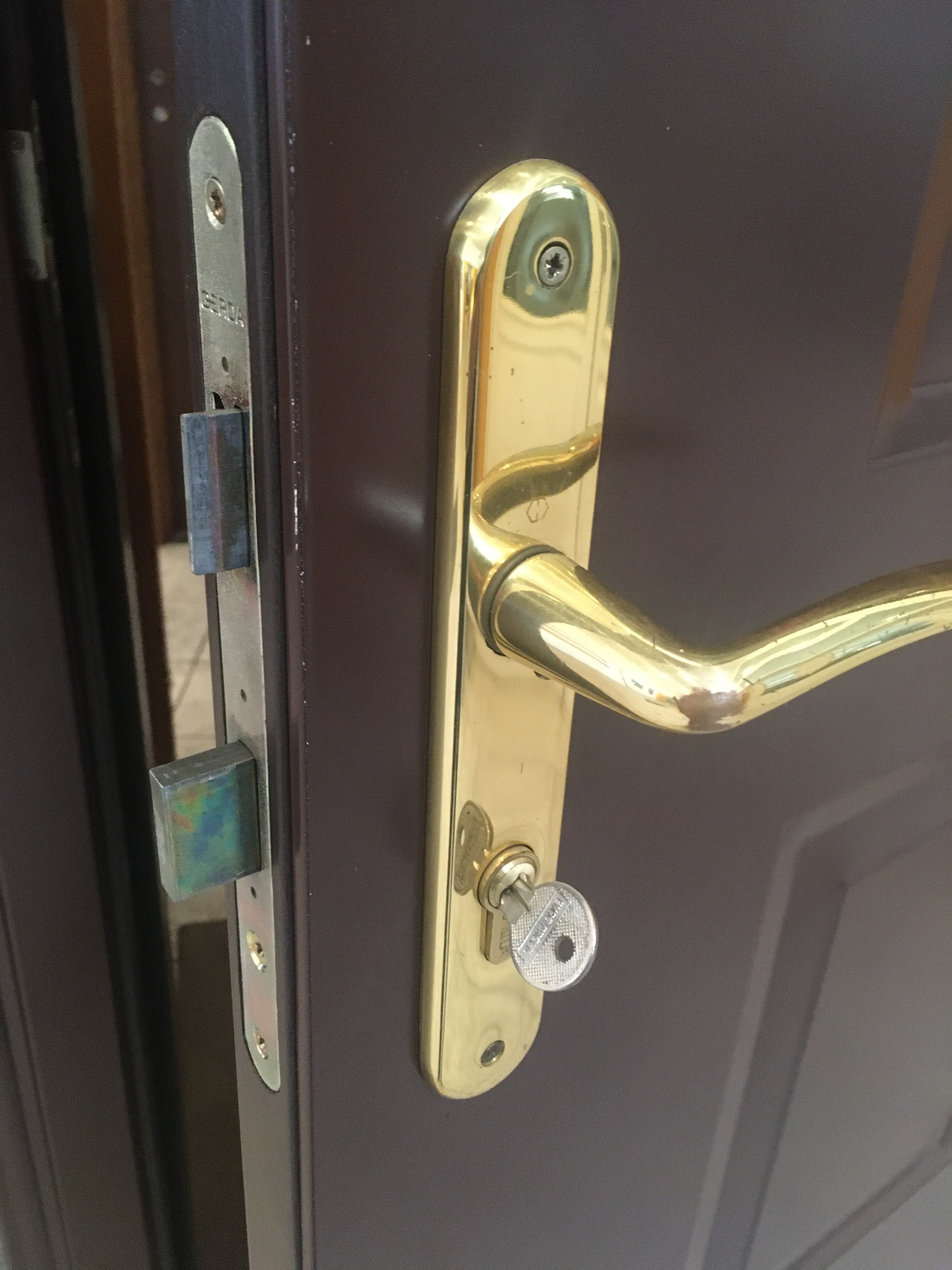 Drzwi zewnętrzne wejściowe metalowe brąz 90 prawe