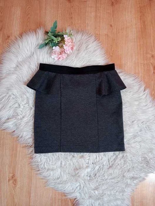 Materiałowa spódnica od marki Pimkie rozmiar S/M