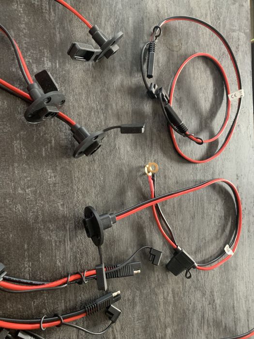 Conjunto Cabos e tomadas sae  novos