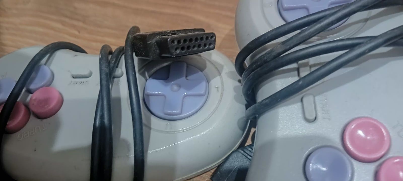 2 kontrolery - pady
