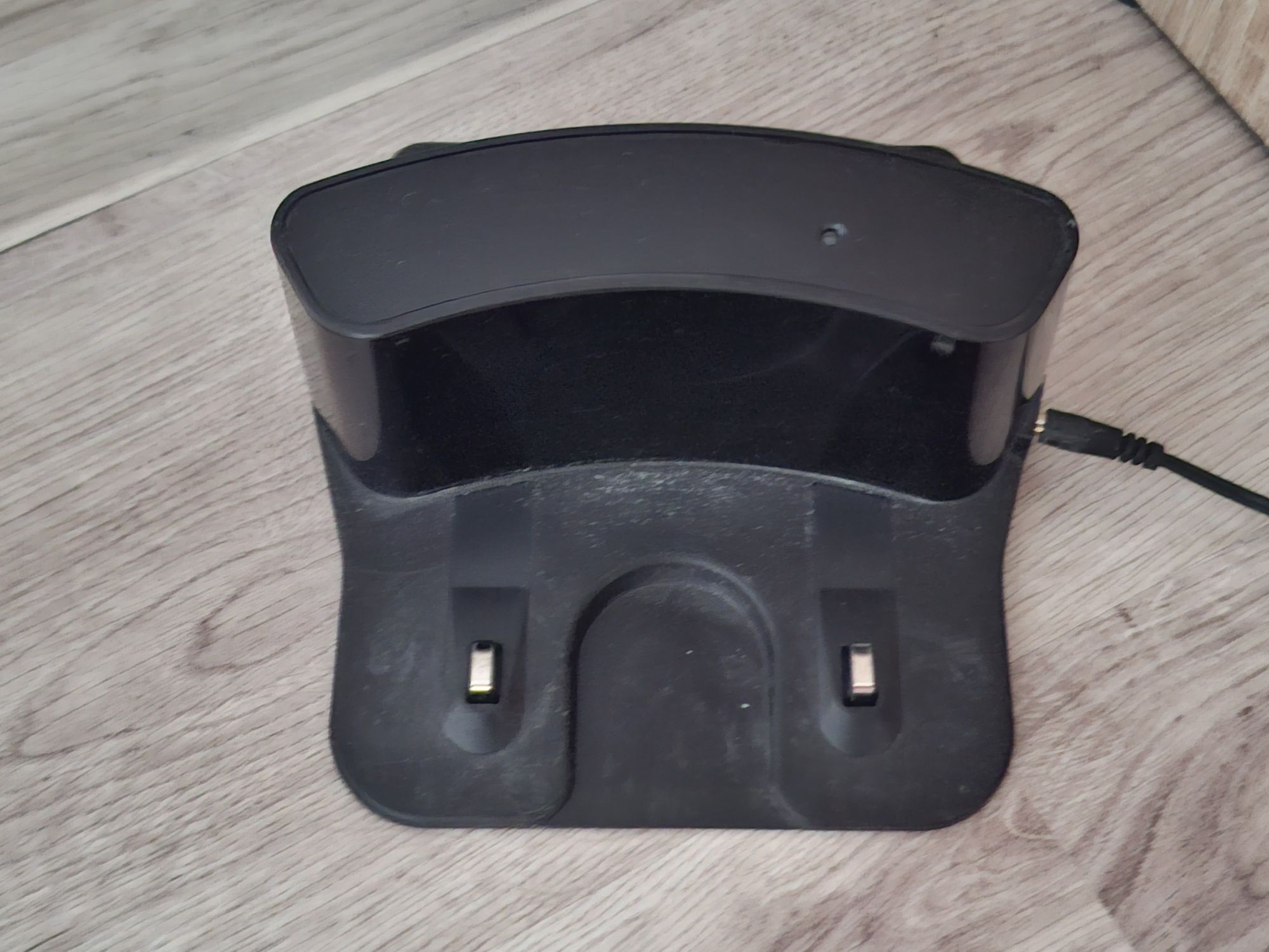 Robot sprzatajacy z funkcją mopowania SSWR A1