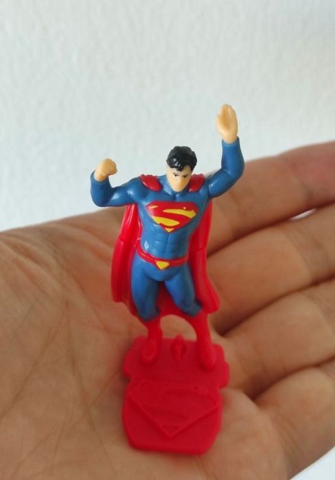 Kinder surprise superman фігурка іграшка супермен