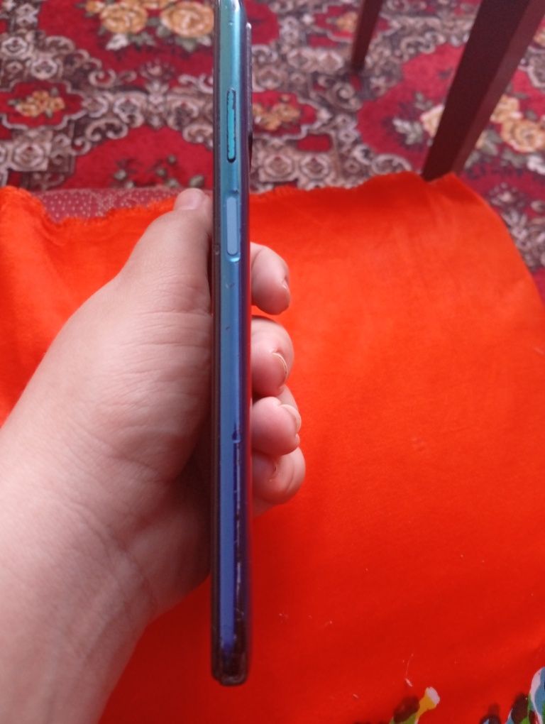 Продам телефон ZTE Blade v30 Vita в непоганому стані всі деталь в опис
