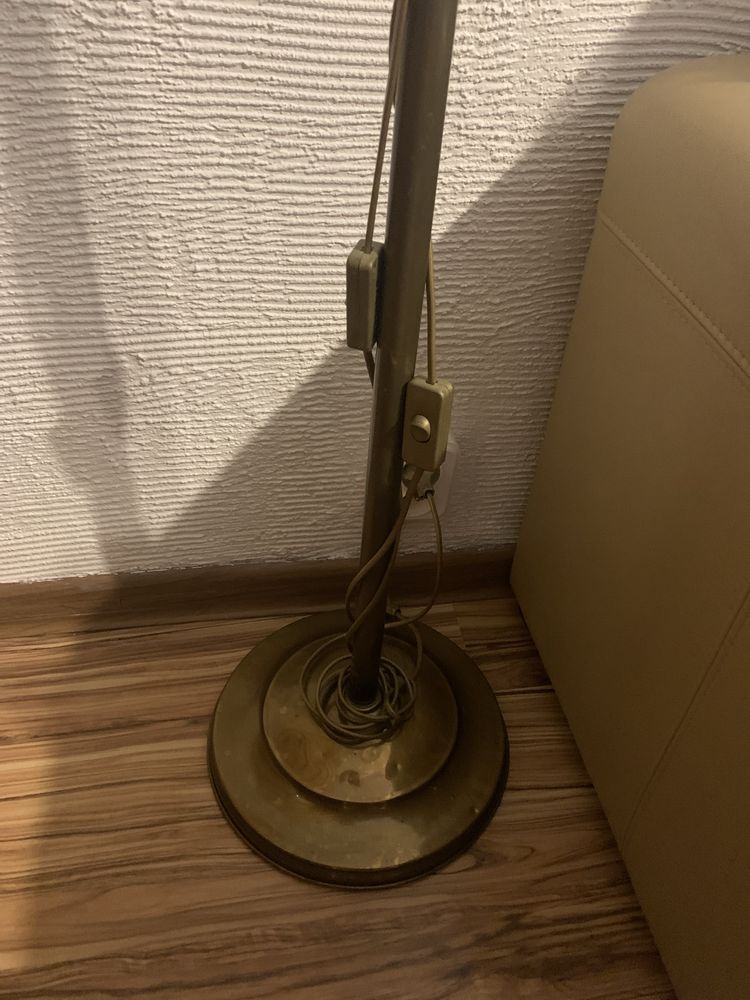 Lampa stojąca oświetleniowa