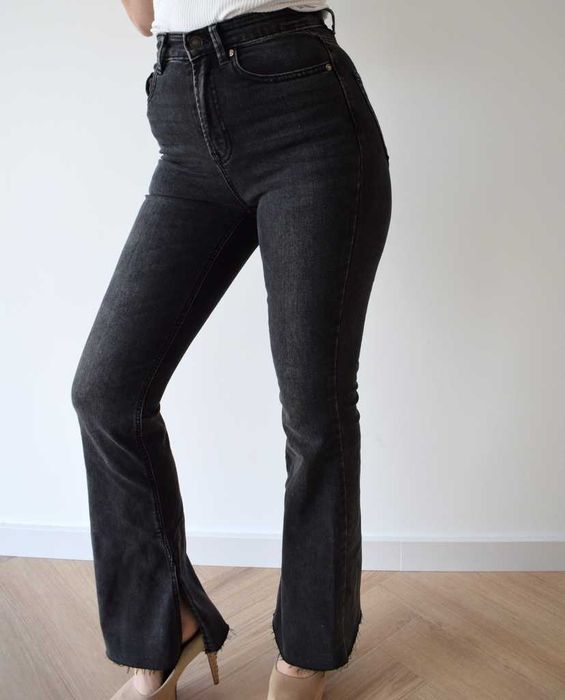 Stradivarius 34 xs spodnie  czarne 34 xs dzwony bootcut wysoki stan