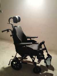 Cadeira de rodas articulada