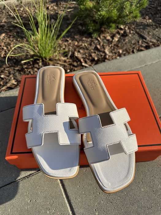 шльопанці у стилі Hermès Oran