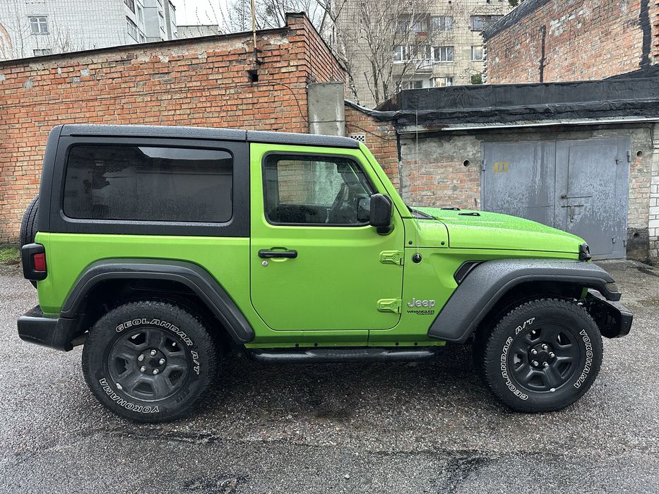 Jeep Wrangler Sport edition в ідеальному стані