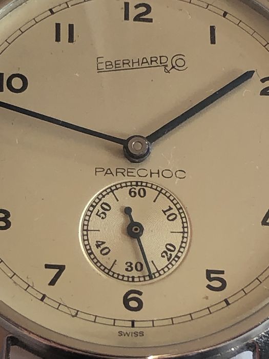 Szwajcarski zegarek Eberhard w stalowej kopercie.