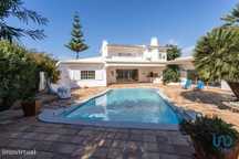 Casa tradicional T5 em Corroios de 365,00 m2