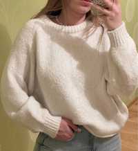 Білий шерстяний светр