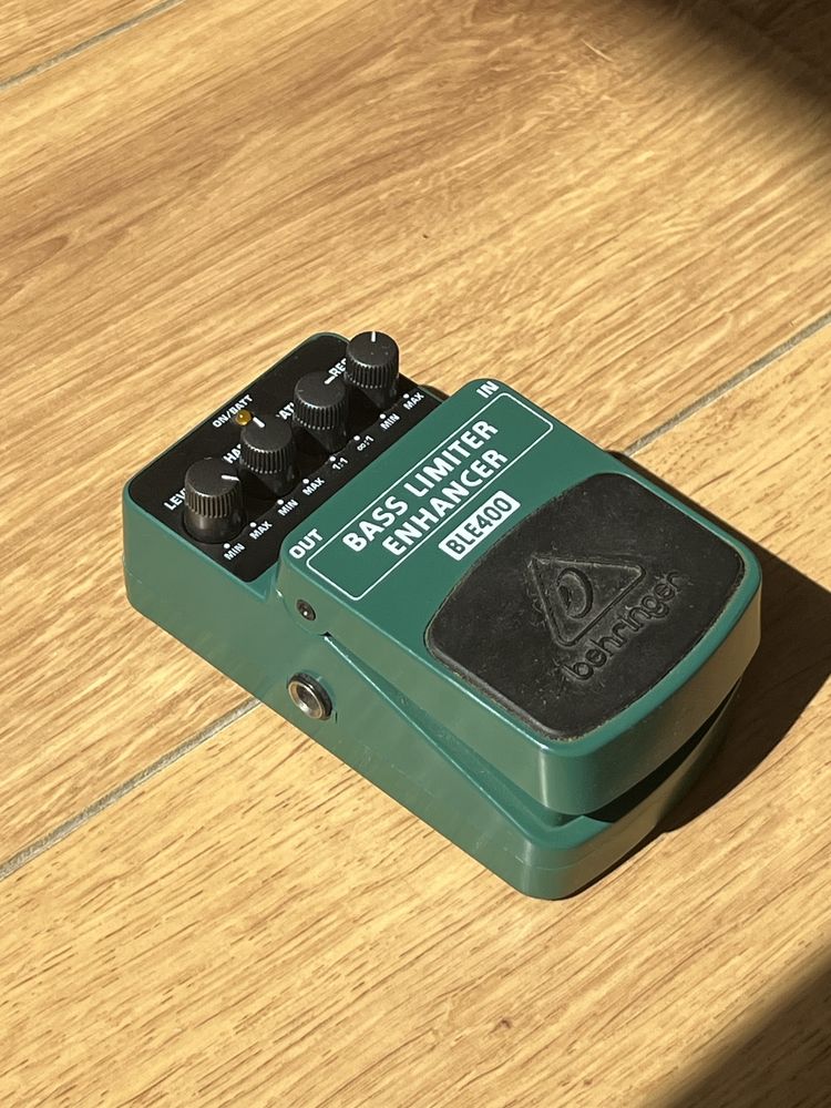 Efekt basowy Behringer BASS LIMITER ENHANCER BLE400