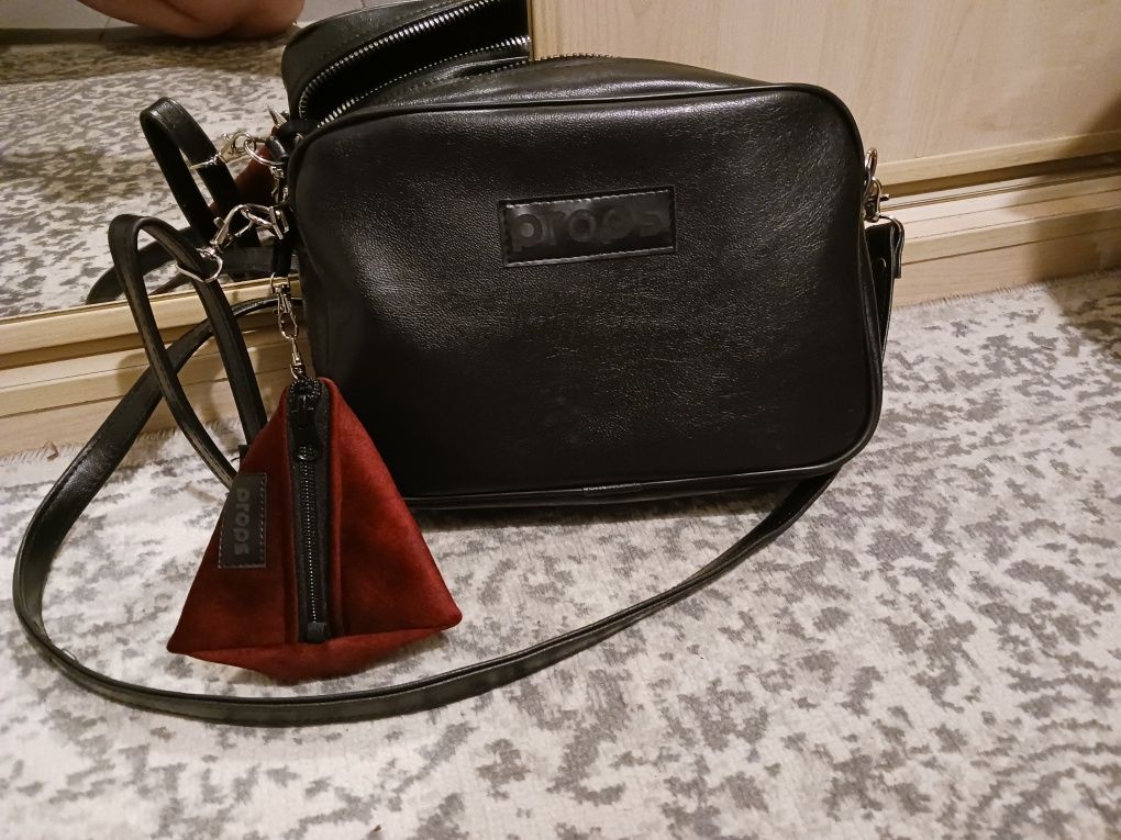 Props listonoszka czarna,skóra eko,Łódź