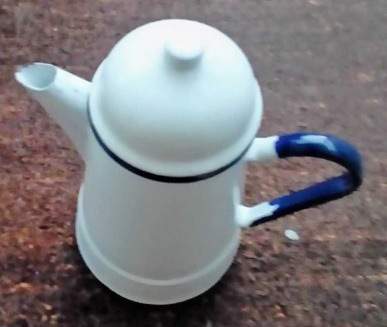 Cafeteira vintage esmaltada branco