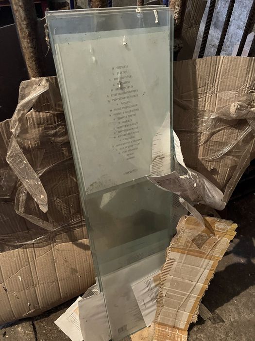 Мдф полички із шафи+ скло