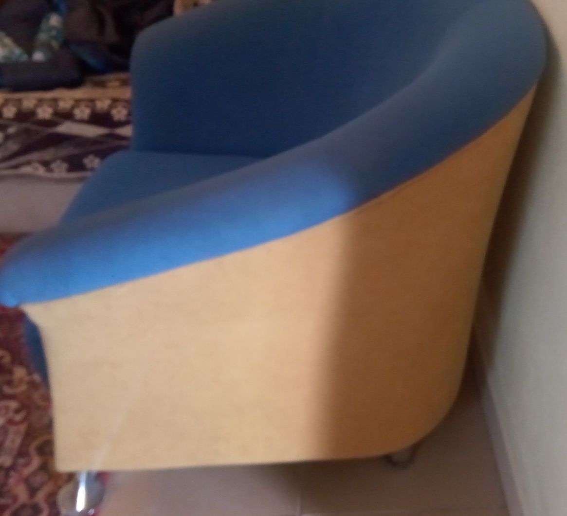 2 fotele wypoczynkowe, tapicerowane niebiesko-żółte