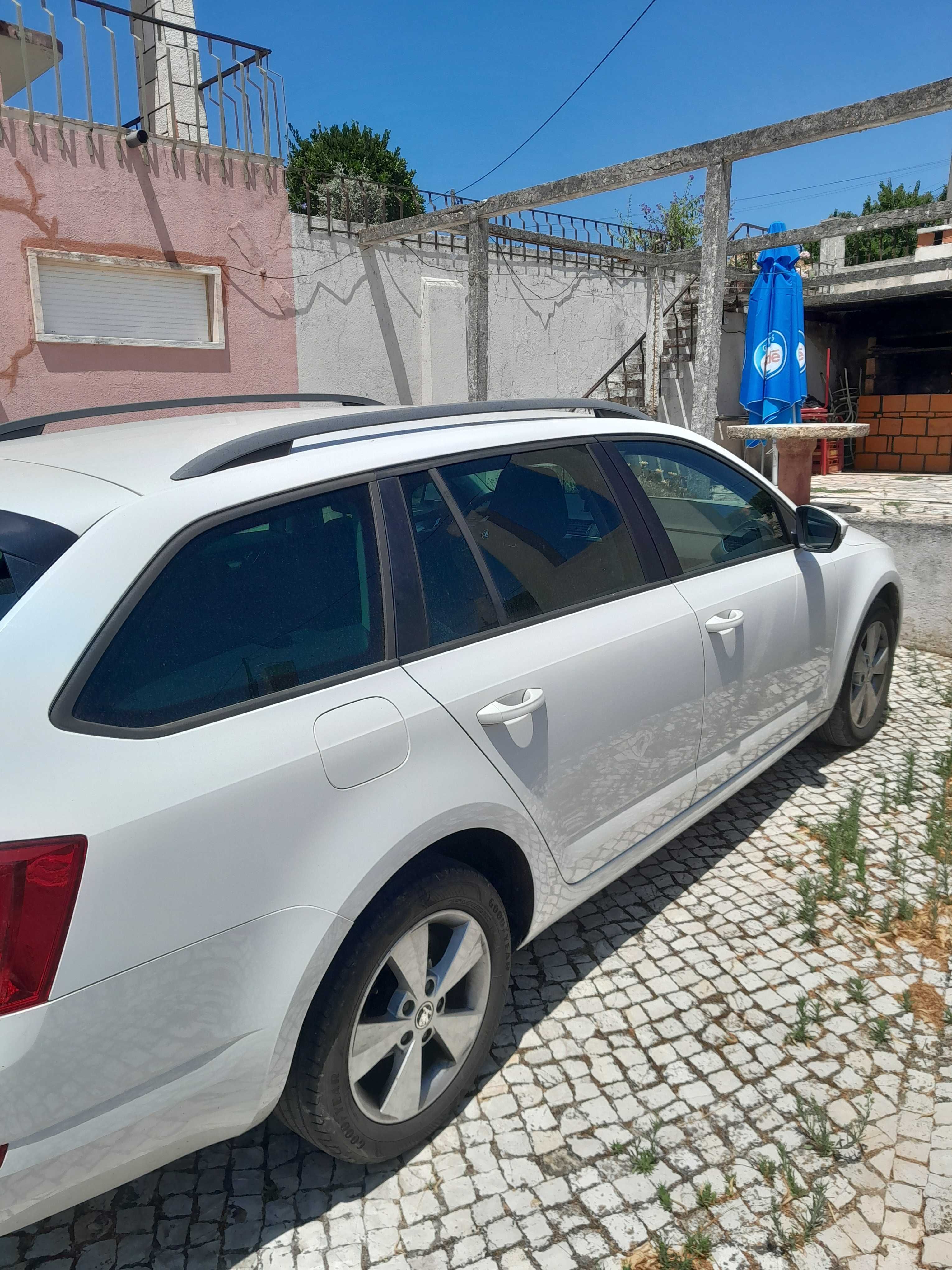 Skoda Otavia 1.6 diesel com 127.000 quilómetros um único do ano 2015