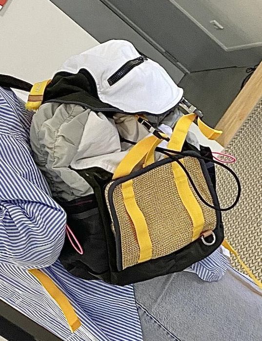 Великий кольоровий рюкзак bimba y lola білий хакі жовтий соломяний