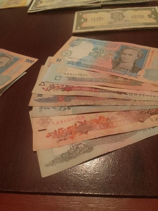 Продам банкноти України.