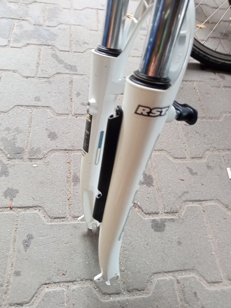 Nowy amortyzator rst corratec pod koła 28 pod vbrake