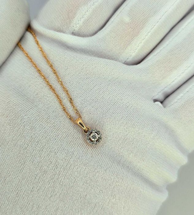 Подвеска с бриллиантами