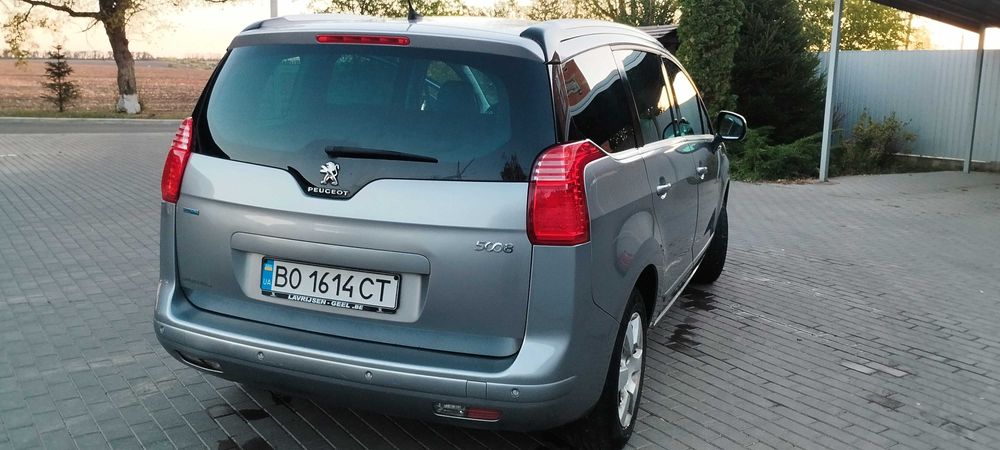 PEUGEOT 5008 Allure