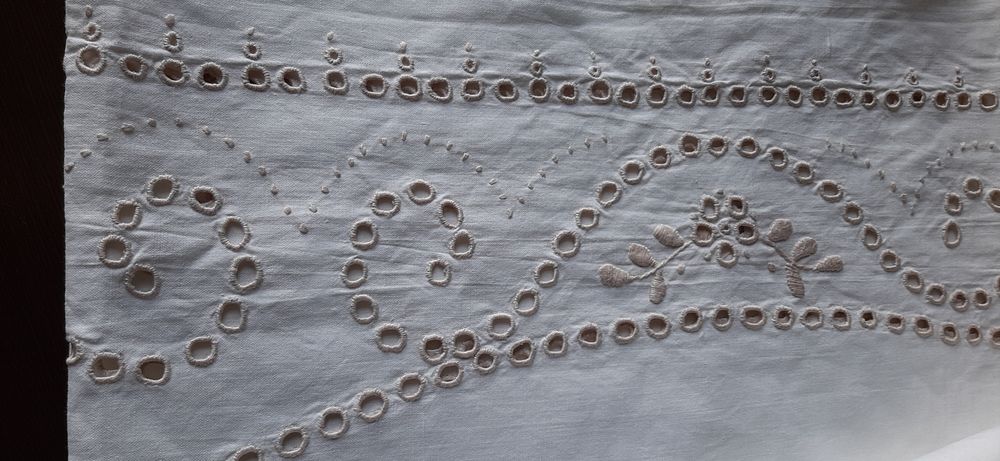 Льняная  скатерть ришелье