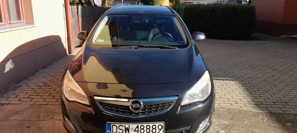 Opel Astra Kombi Automat 2.0 CDTI 165 KM – 2011 r. – diesel – po stłu