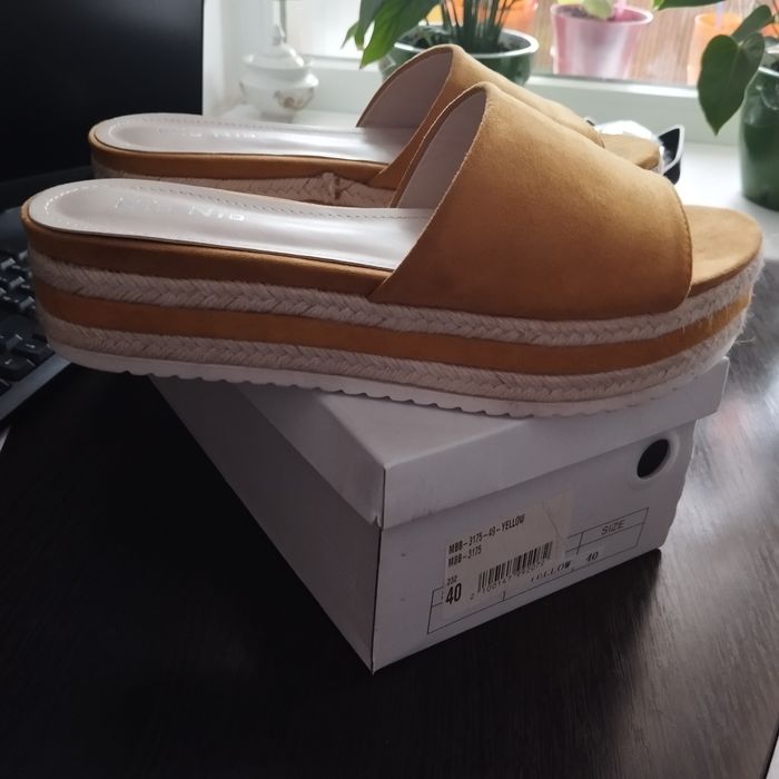 Нові жіночі шльопанці