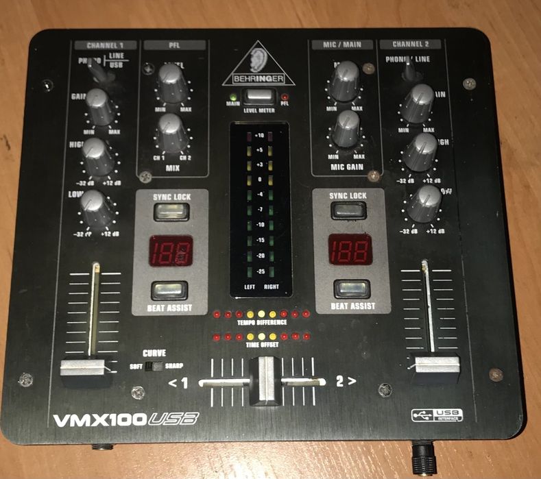 Пристрій DJ мікшер Behringer VMX100USB.