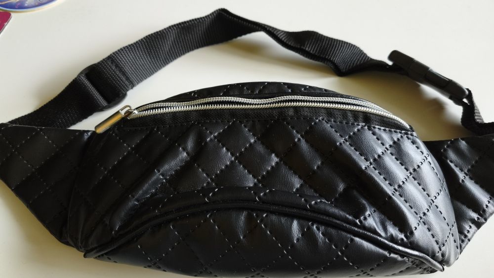 Nerka czarna saszetka biodrowa torebka Pariso