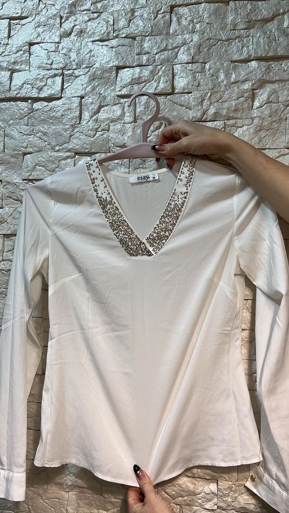 Блуза белая с камнями