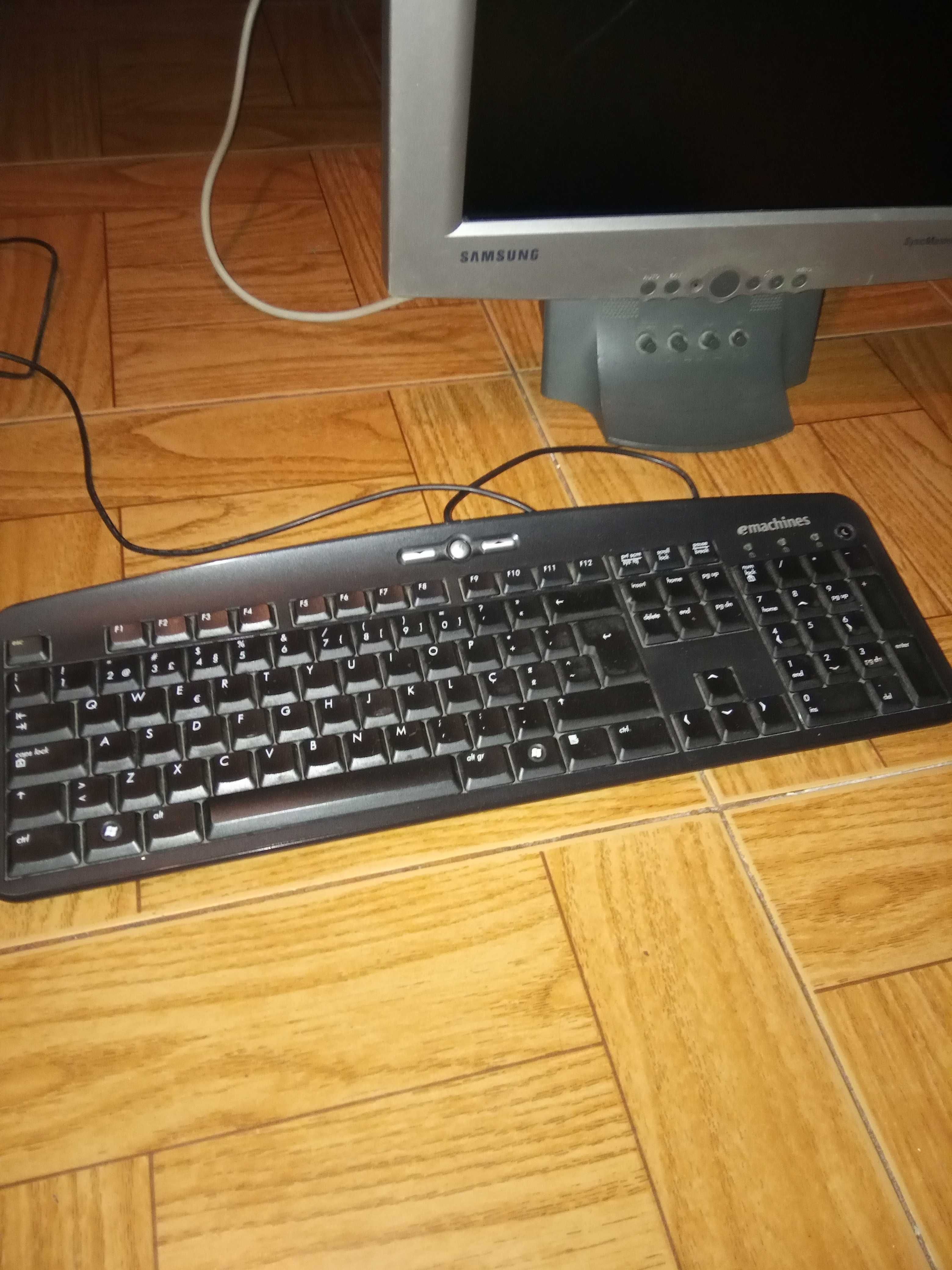 vendo ecra pc + teclado + rato