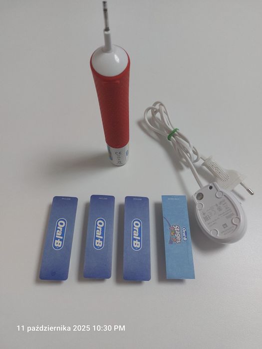 Szczoteczka Oral-B KIDS + 4 nowe główki.