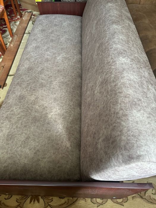 Диван після фабричноі реставраціі