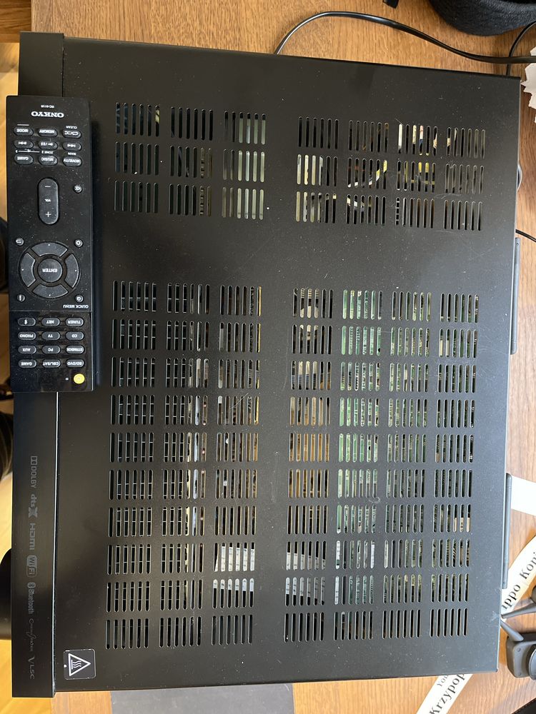 Amplituner Onkyo TX-NR555