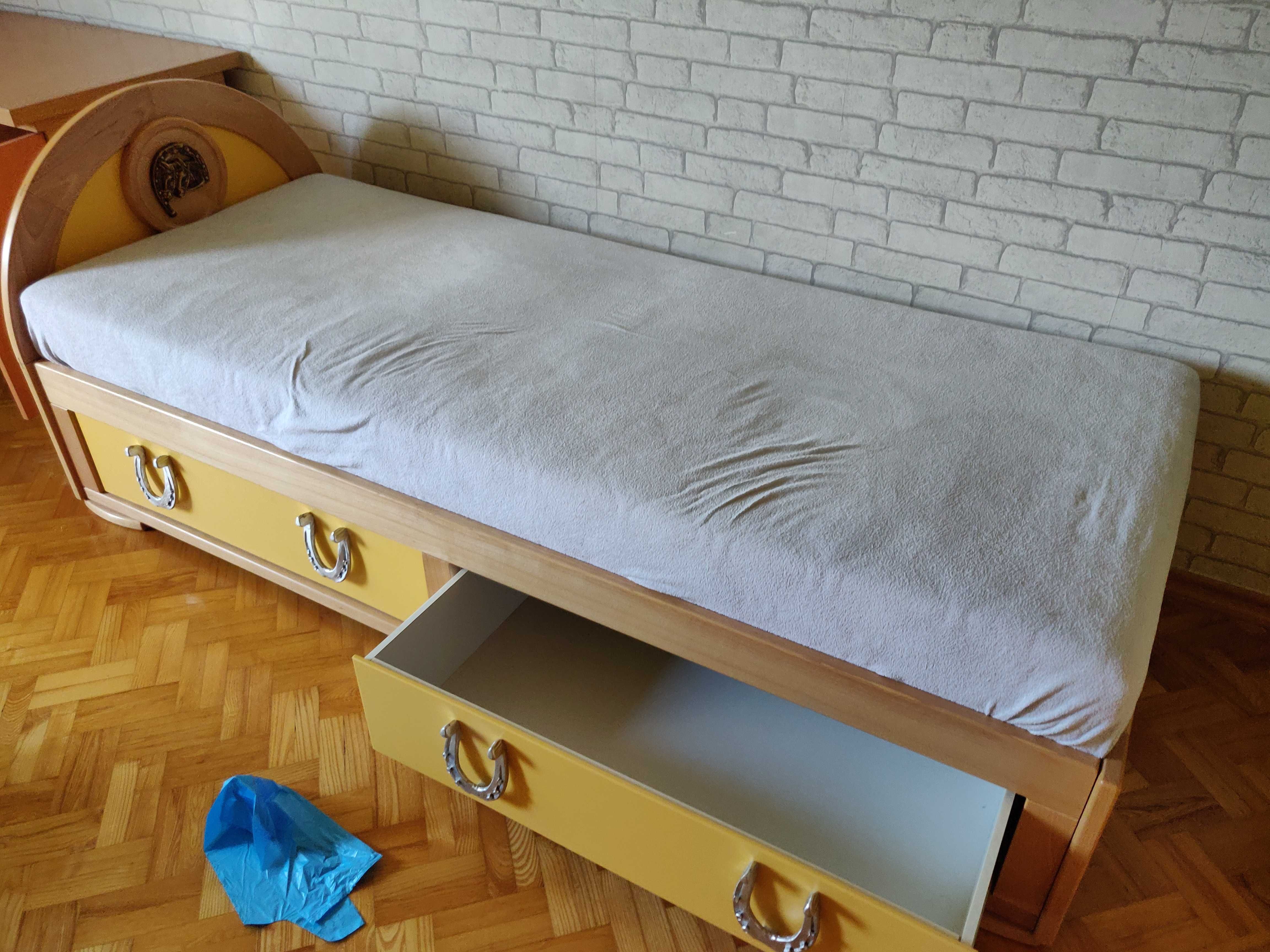 Komplet mebli szafa, komoda, łóżko, biurko