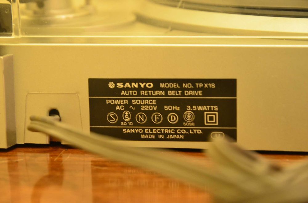 Gira Discos Sanyo TPX 1 S