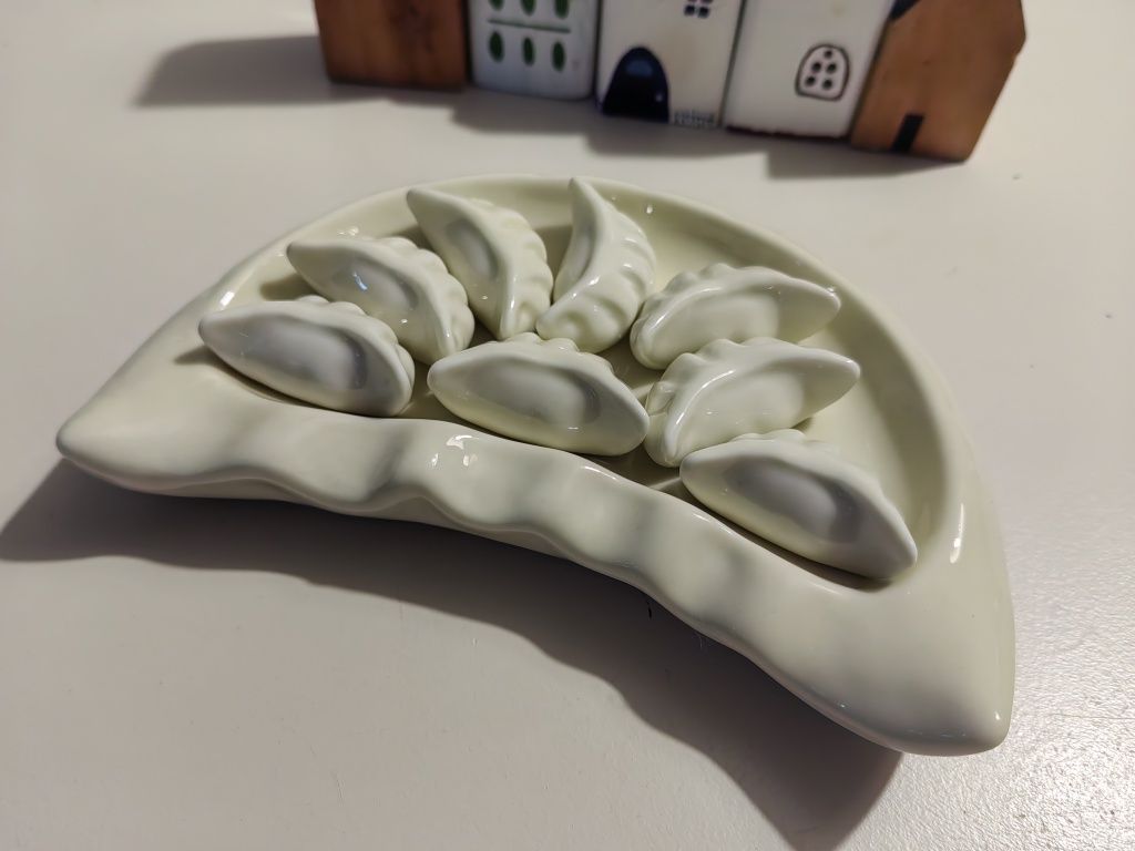 Zestaw 6 porcelanowych gyoza pierożków z talerzykiem