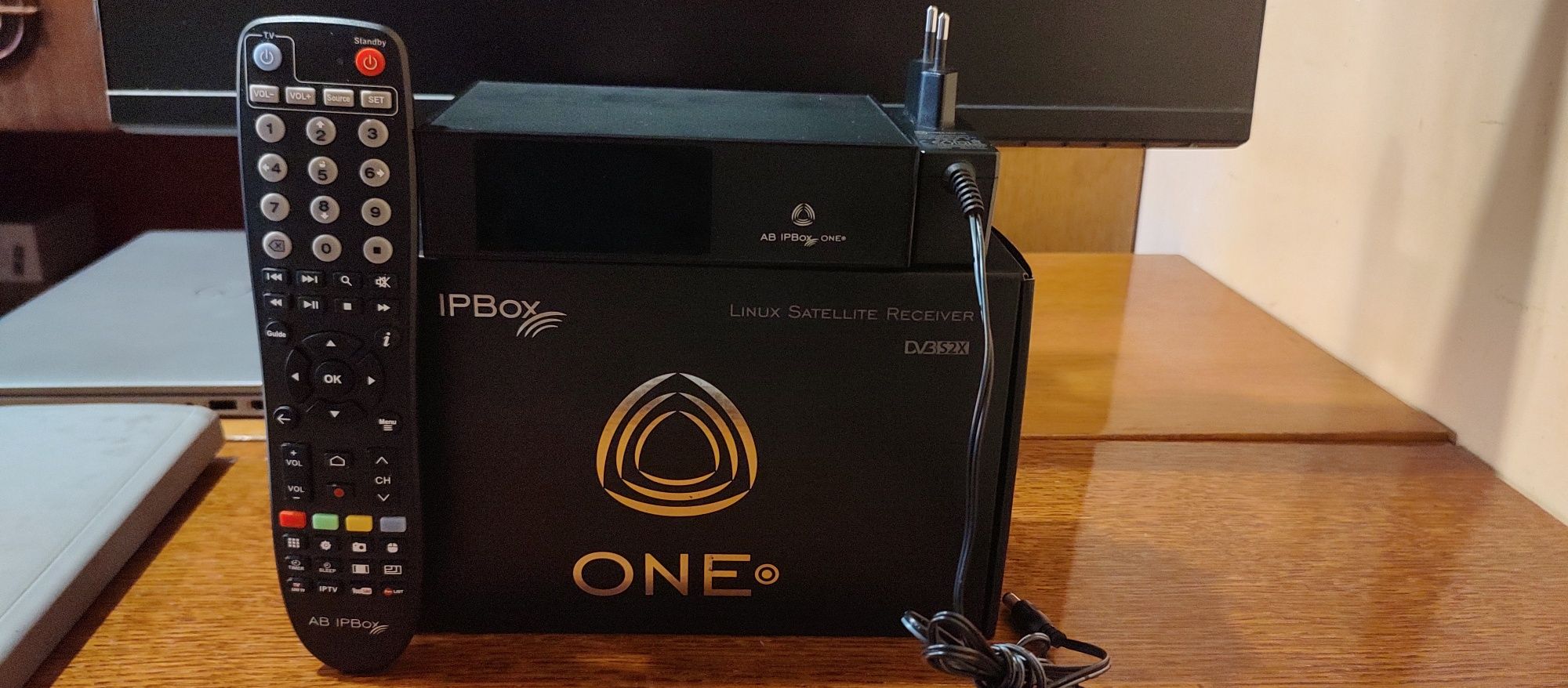 Android TV Ресивер приставка ТВ бокс AB IPBox ONE (1x DVB-S2X)