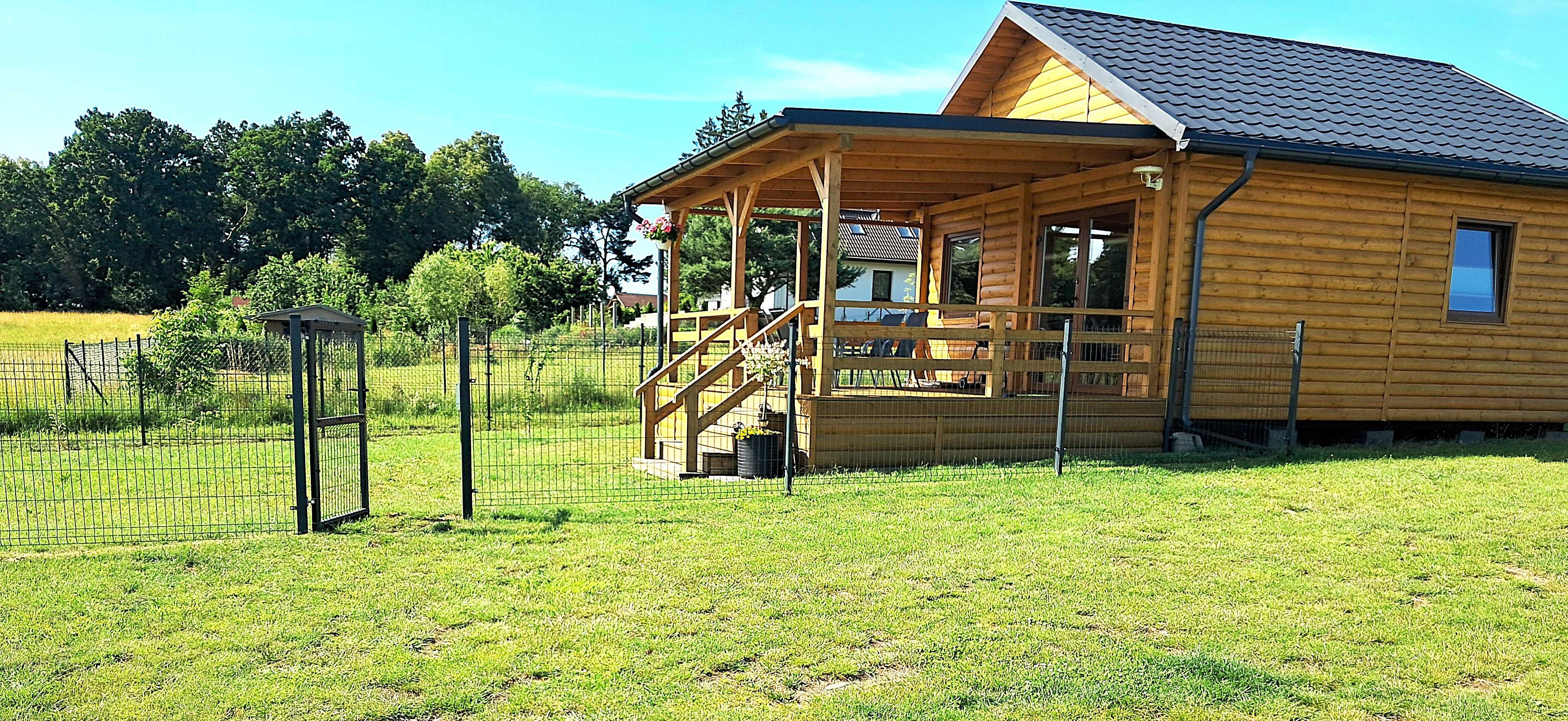 Całoroczny, drewniany domek nad jeziorem Lubie.
