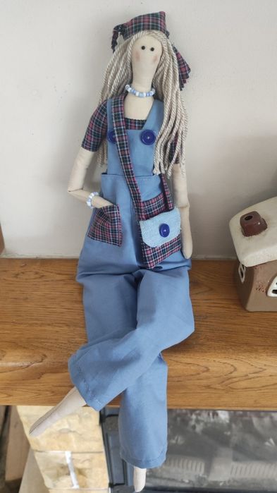 Lalka Tilda w ogrodniczkach