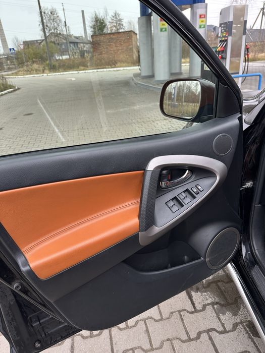 Продам тойота рав 4 2009р 2.2 диз механіка 4/4 НЕРОЗМИТНЕНА