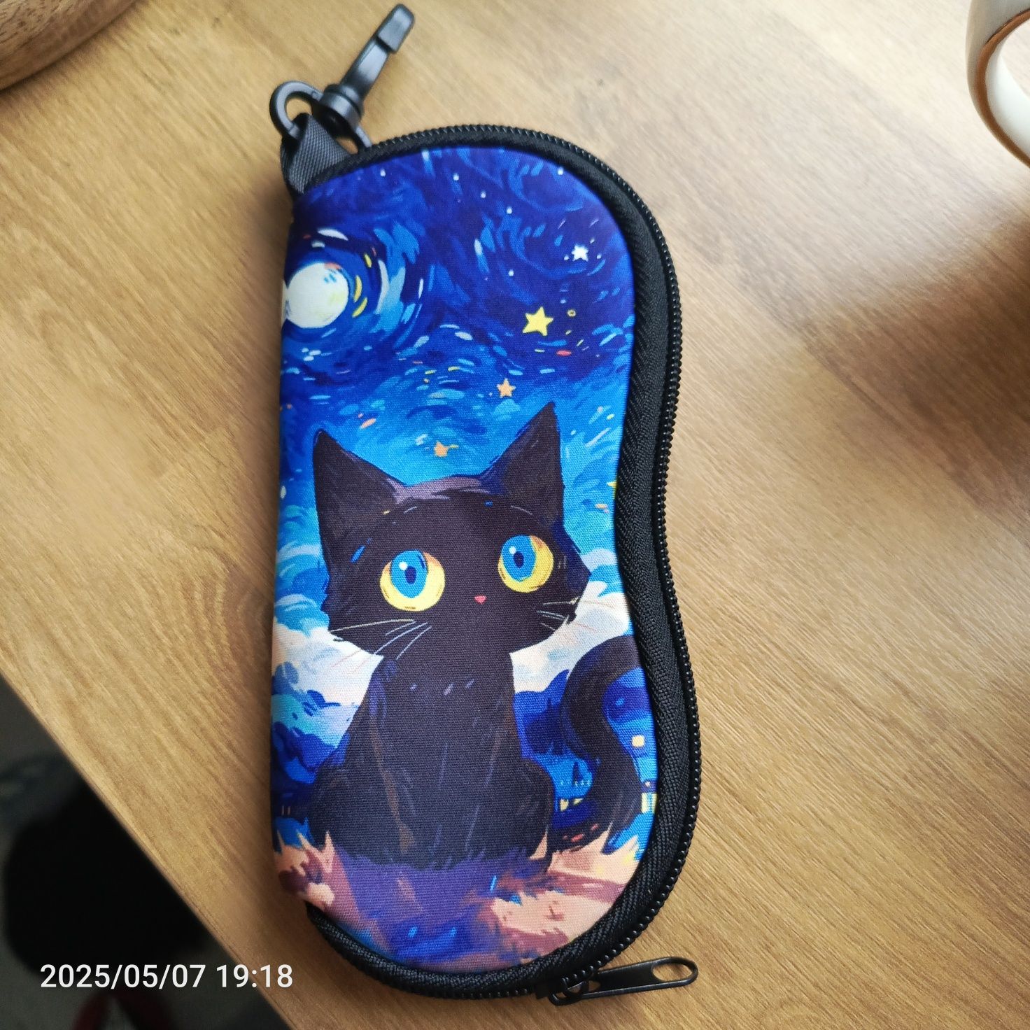 Nowe cudne etui na okulary pianka neoprenowa kot
