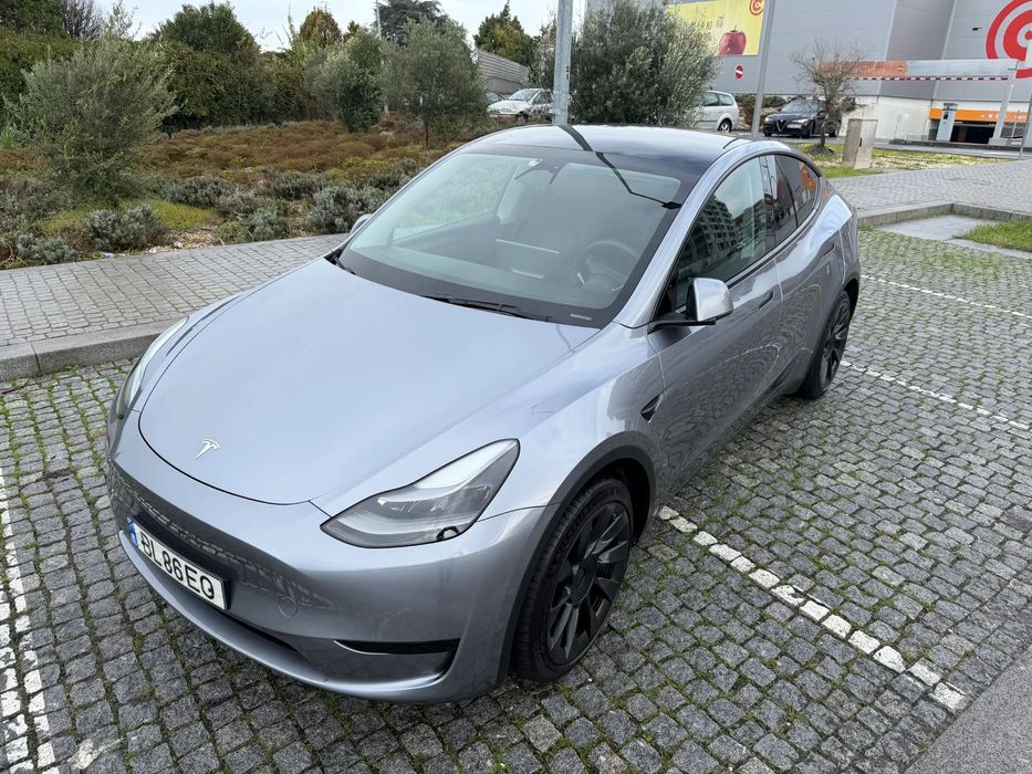 Tesla Model Y Long-Range RWD