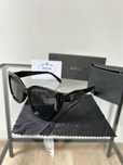 Nowe okulary Prada z zestawem
