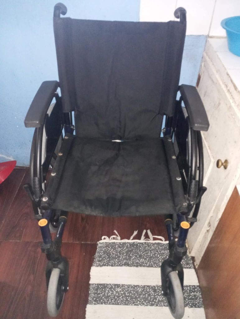 Vendo cadeira de rodas
